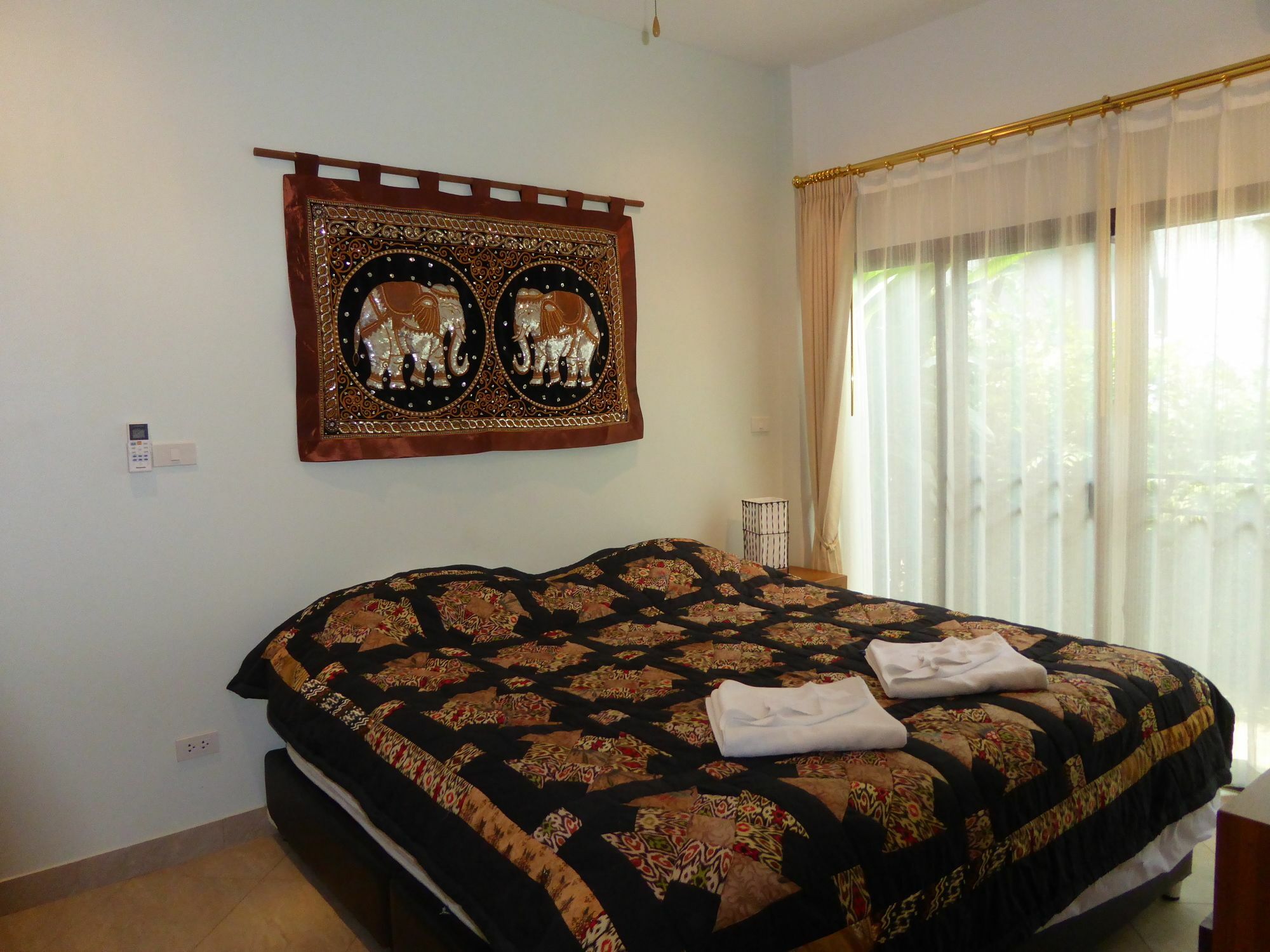 Tropicana Beach Villa At Vip Resort Ban Phe Esterno foto